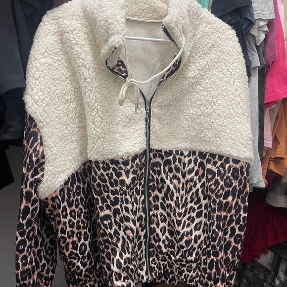 SHEIN Women’s Leopard Print Sherpa Jacket - Picture 6 of 10
